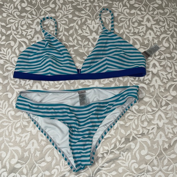 Old Navy 2 piece swim suit - Picture 3 of 8